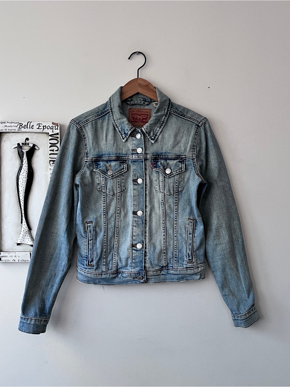 Y2K Levi's Women's Light Blue Washed Denim Jacket Size S